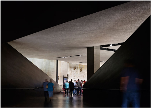 Corredores do National September 11 Memorial Museum | Vencedor do AIA Institute Honor Award 2015