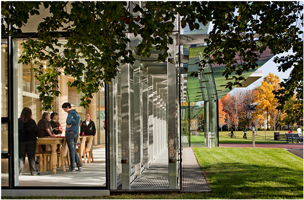 Vista de Fora da Cambridge Public Library - Vencedor o AIA Institute Honor Award 2015
