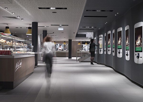McDonald's da Champs-Elysées ganha reforma bastante inovadora
