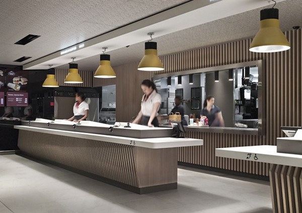 McDonald's da Champs-Elysées ganha reforma bastante inovadora na arquitetura de interiores