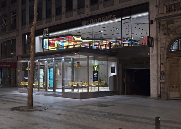 Projeto de arquitetura de interiores para o McDonald's